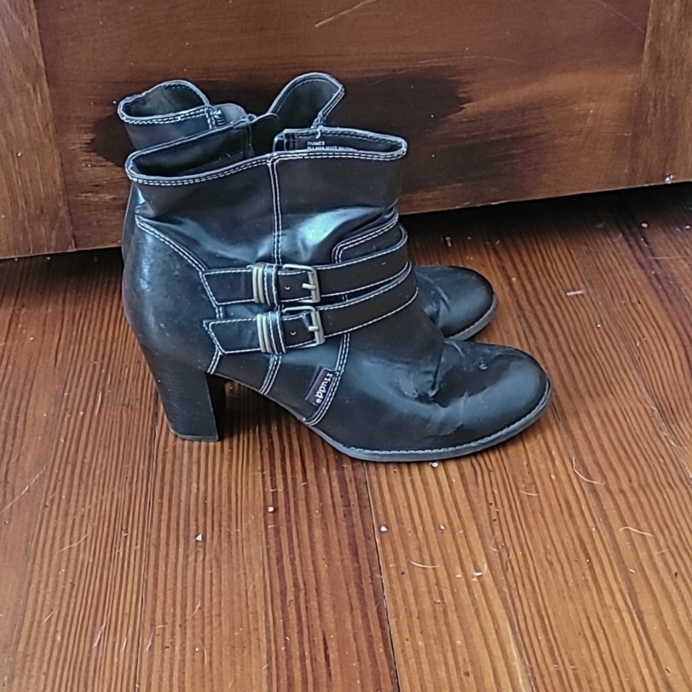 Mudd high heeled booties